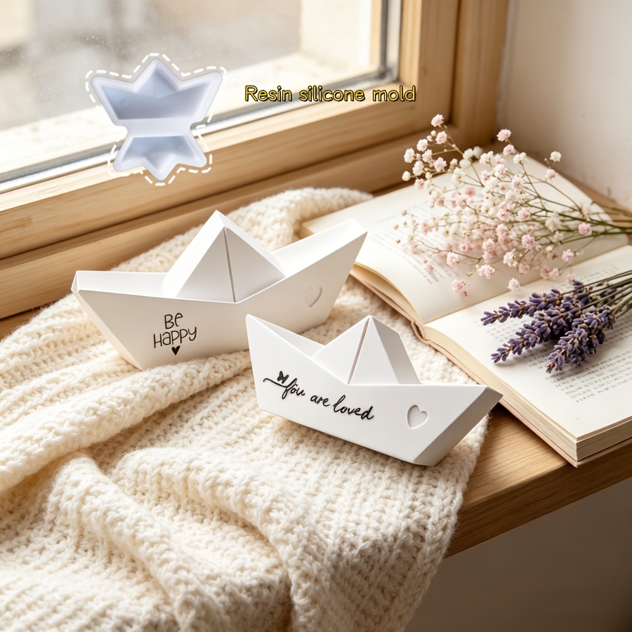 Candle Molds - 두 개의 하트가 있는 종이 보트